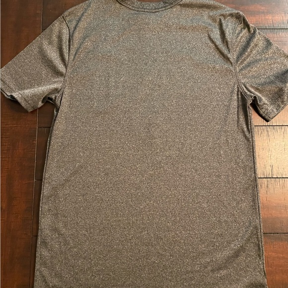 Men’s Medium Gray NBA Miami Heat Activewear Shirt - Picture 2 of 3